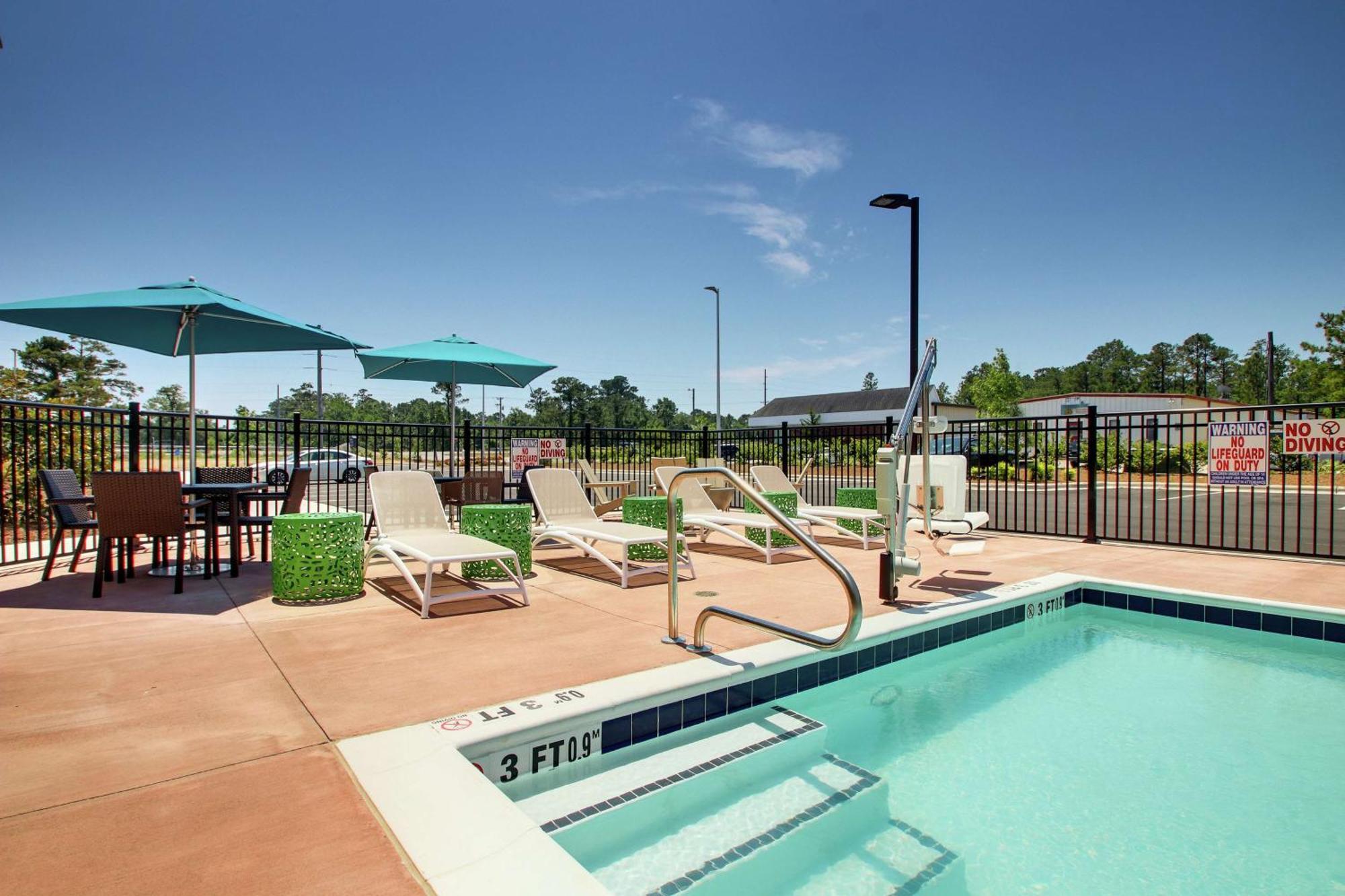 Hampton Inn & Suites By Hilton Southport Exterior foto
